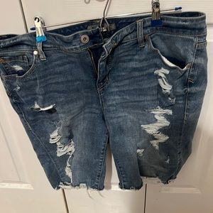 Torrid mid rise Bermuda short stretch size 16